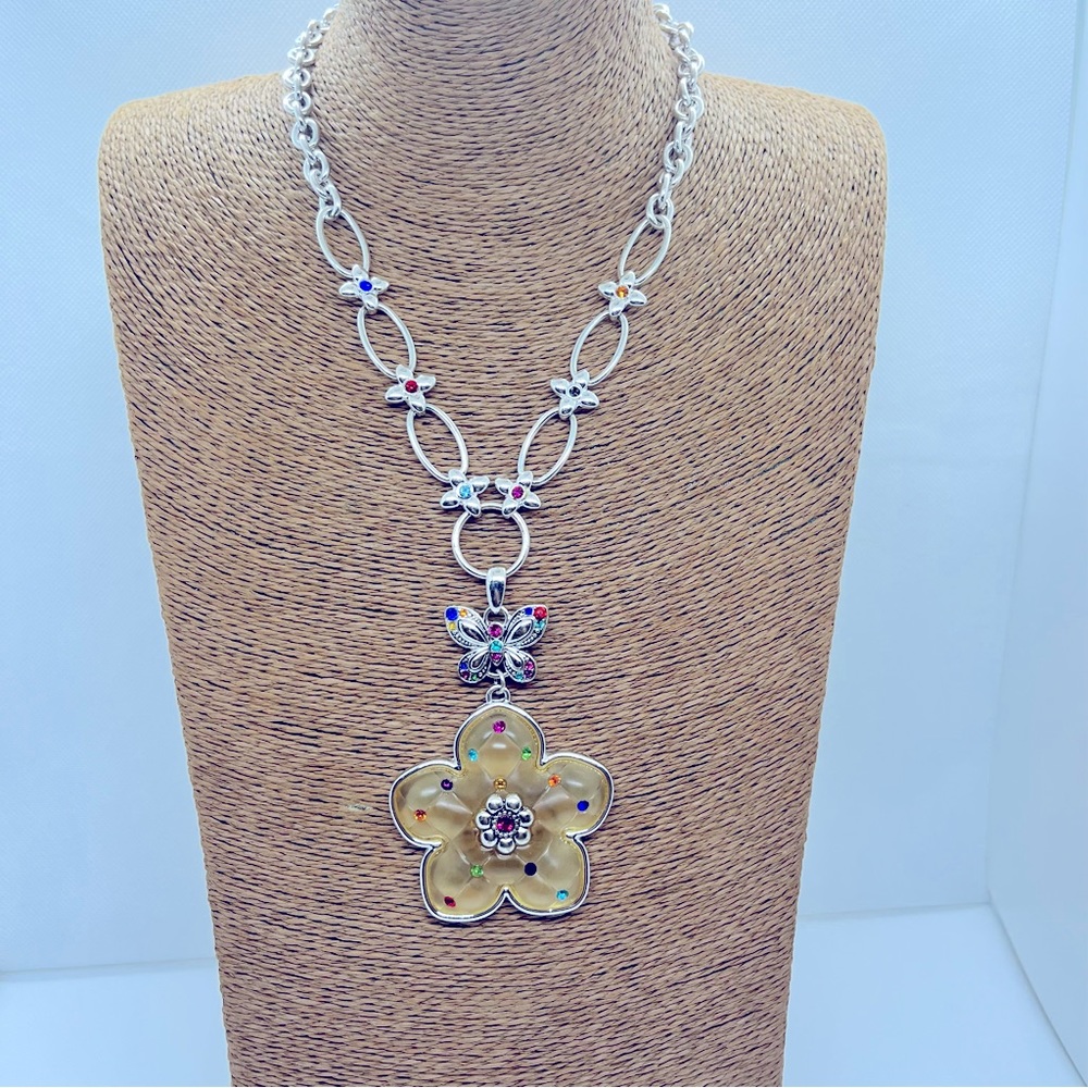 18’ Silver Tone Chunky Link Rhinestone Butterfly Flower Lucite Necklace